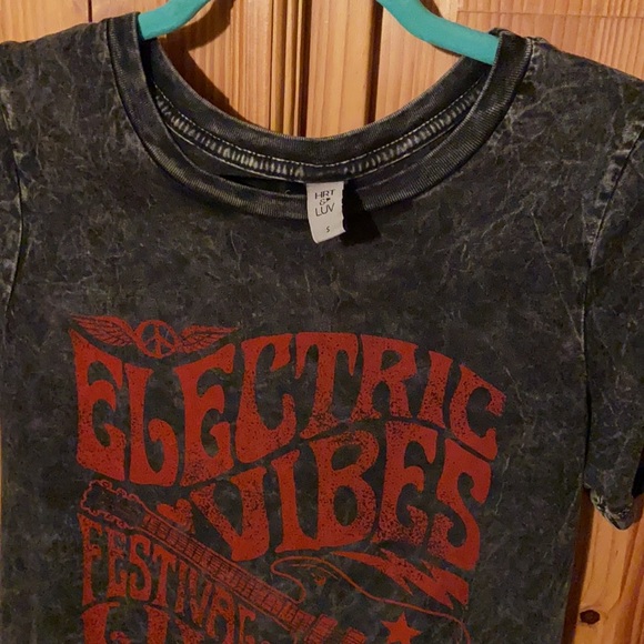 New! Colorrin Electric Vibes guitar shirt small - Picture 2 of 2